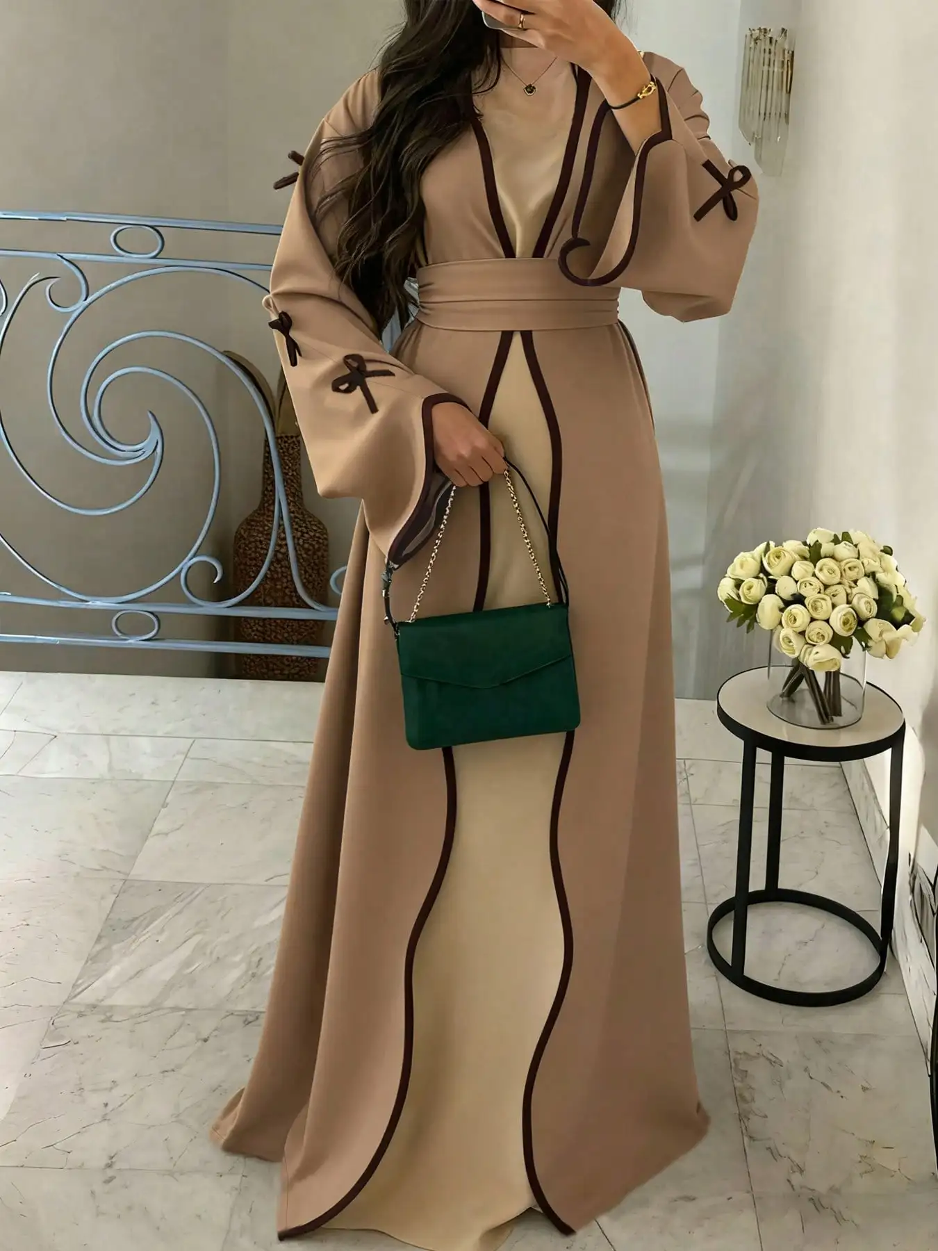 Elegant Beige Minimalist Bow Abaya Dress with Belt, Loose Fit Long Sleeve Robe for Daily or Festival Wear
Elegant Beige Minimalist Bow Abaya Dress with Belt, Loose Fit Long Sleeve Robe for Daily or Festival Wear