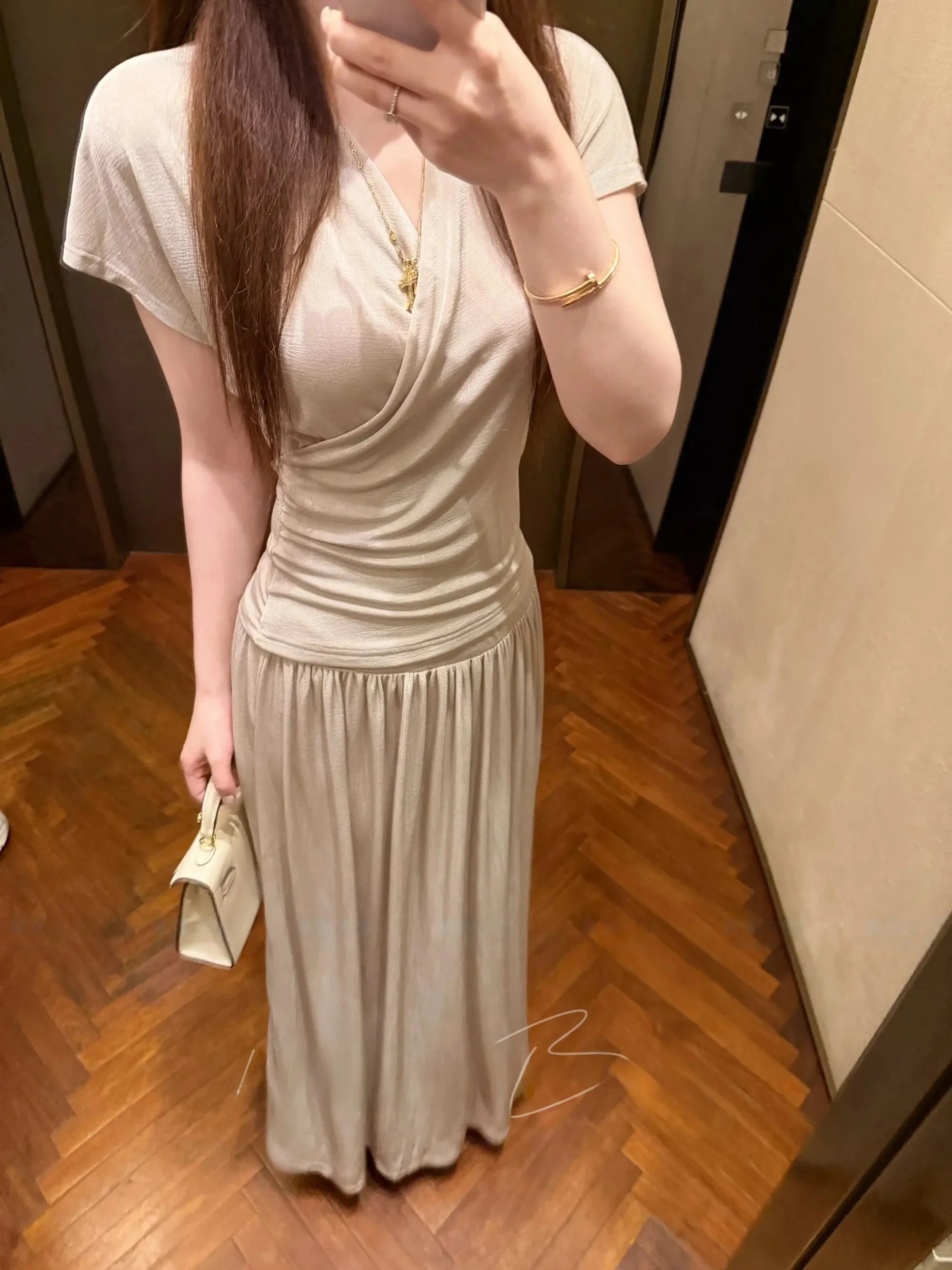 Elegant Short Sleeve T-Shirt Top Lazy Casual Pleated Slimming Half-length Skirt Two-piece Set High Waist Summer Fashion Women...
Elegant Short Sleeve T-Shirt Top Lazy Casual Pleated Slimming Half-length Skirt Two-piece Set High Waist Summer Fashion Women...