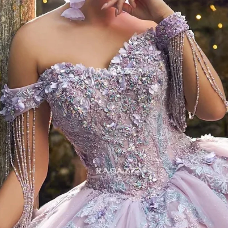 Customized Mexican Lilac Women Prom Dresses With Beading Sleeve Lace Appique Corset Puffy Princess 15 16 Girl Quinceanera Party
Customized Mexican Lilac Women Prom Dresses With Beading Sleeve Lace Appique Corset Puffy Princess 15 16 Girl Quinceanera Party