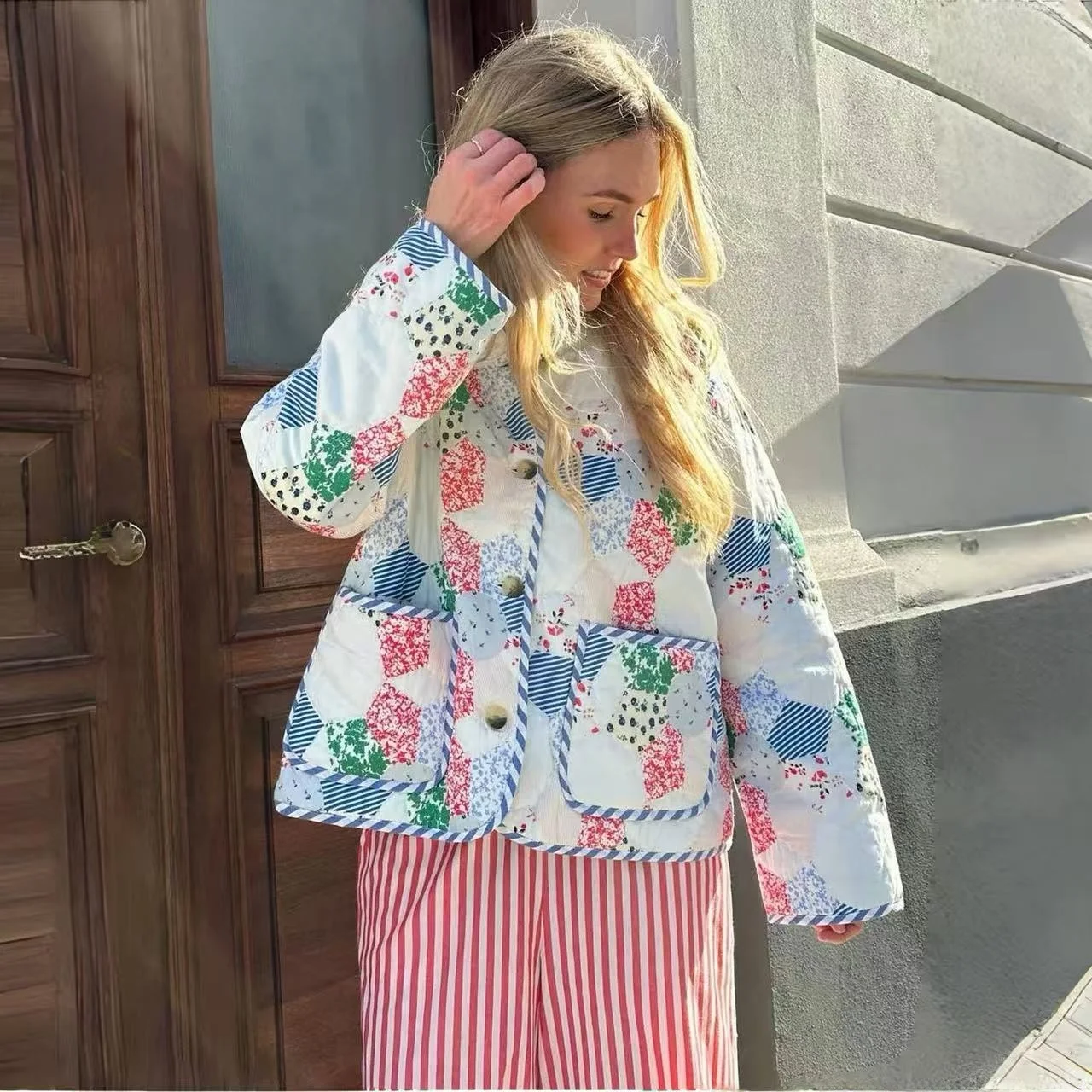 Retro Floral Cotton Jacket Loose Country Style Women's Fashion Autumn Winter Thickened Long Sleeve round Neck Single Button
Retro Floral Cotton Jacket Loose Country Style Women's Fashion Autumn Winter Thickened Long Sleeve round Neck Single Button