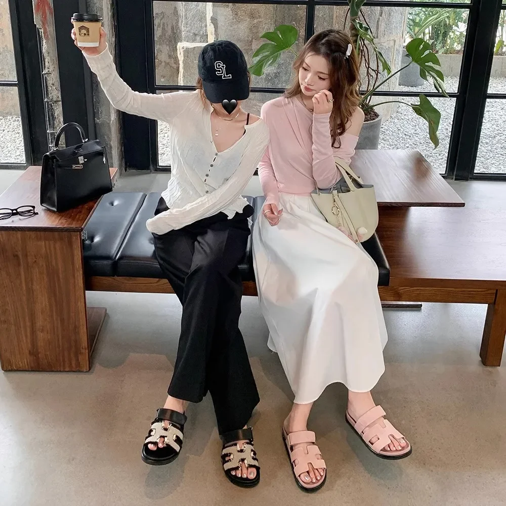 Hot new free shipping designer slippers for womens flat sandals black pink brown Fashionable and versatile Outdoor leisure beach
Hot new free shipping designer slippers for womens flat sandals black pink brown Fashionable and versatile Outdoor leisure beach