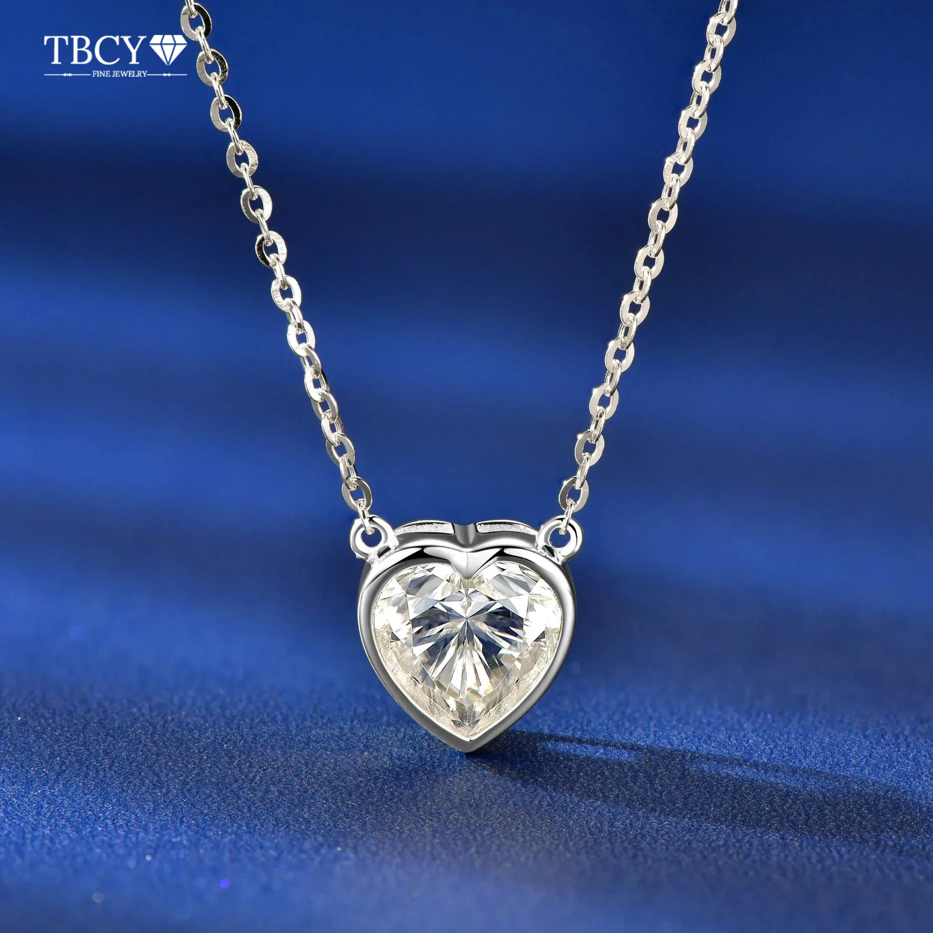 TBCYD 2ct Heart Moissanite Necklace Pendant for Women S925 Silver D Color Moissanite 10mm Neck Chain Charm Jewelry
TBCYD 2ct Heart Moissanite Necklace Pendant for Women S925 Silver D Color Moissanite 10mm Neck Chain Charm Jewelry