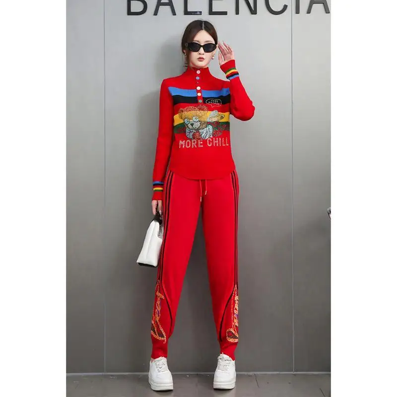 2025 Spring New Heavy Industry Hot Diamond Knitted Women's Rainbow Striped High Collar Sweater Leg Tight Pants Two Piece Set
2025 Spring New Heavy Industry Hot Diamond Knitted Women's Rainbow Striped High Collar Sweater Leg Tight Pants Two Piece Set