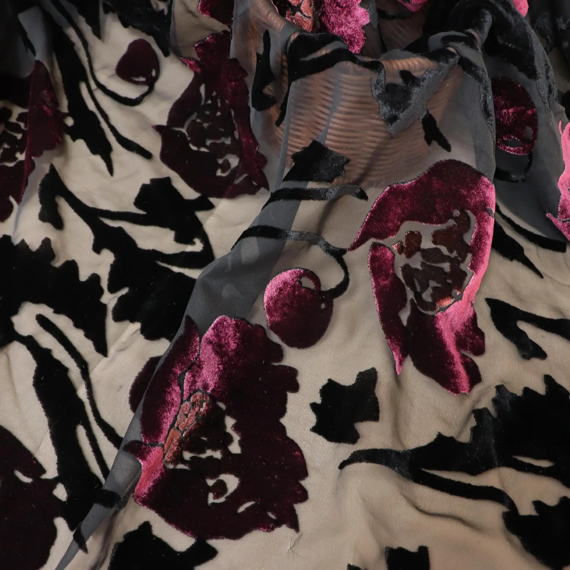 Woven Brocade Sticky Velvet Printed Burnt out Fabric Nightdress Dress Cheongsam Cloth
Woven Brocade Sticky Velvet Printed Burnt out Fabric Nightdress Dress Cheongsam Cloth