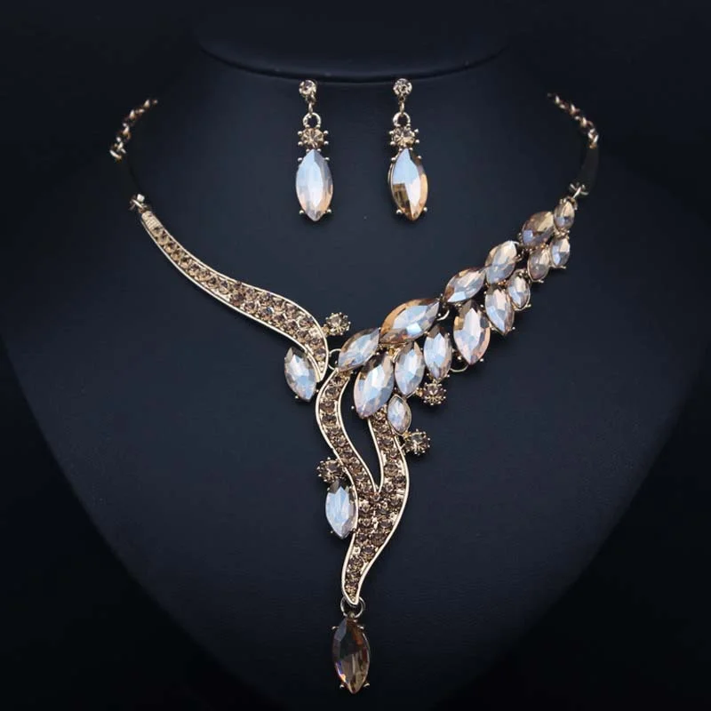 European and American fashion minimalist crystal gemstone necklace and earrings set, formal dress party women's accessories
European and American fashion minimalist crystal gemstone necklace and earrings set, formal dress party women's accessories