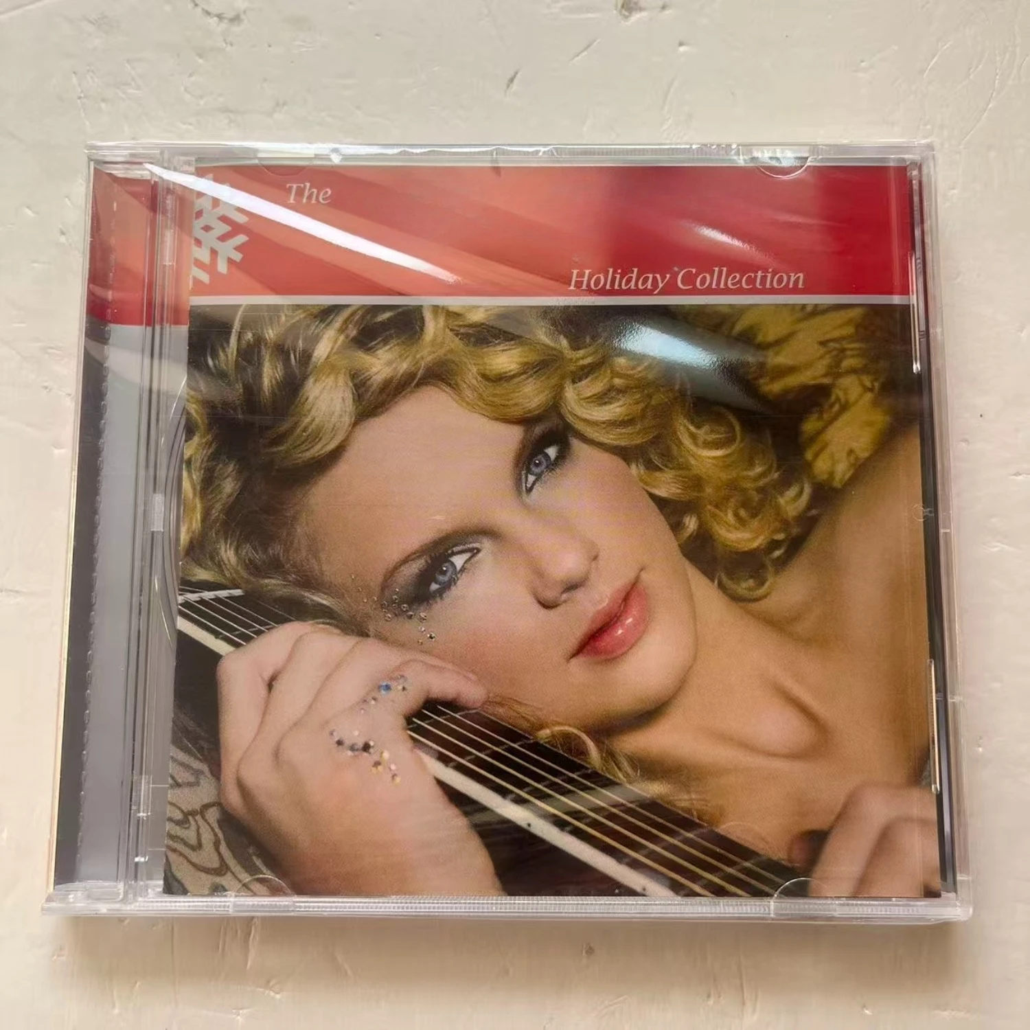 The Holiday Collection Iconic Christmas Pop CD with Festive Portrait & Guitar Artwork, Full of Warm Seasonal Vibes
The Holiday Collection Iconic Christmas Pop CD with Festive Portrait & Guitar Artwork, Full of Warm Seasonal Vibes