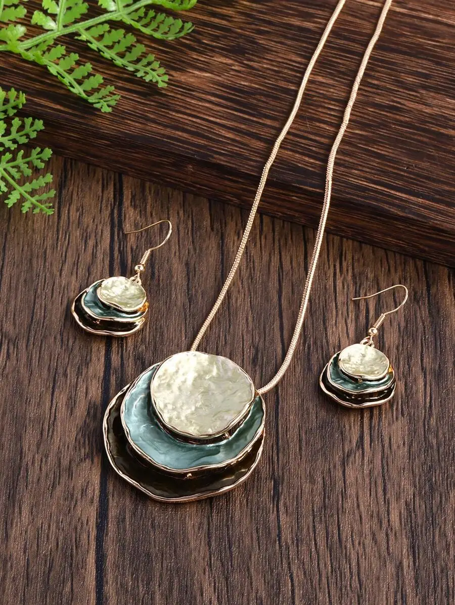 Tri-Layer Zinc Alloy Green Circle Pendant Necklace And Earrings Set Snake Chain Fashion Jewelry For Women
Tri-Layer Zinc Alloy Green Circle Pendant Necklace And Earrings Set Snake Chain Fashion Jewelry For Women