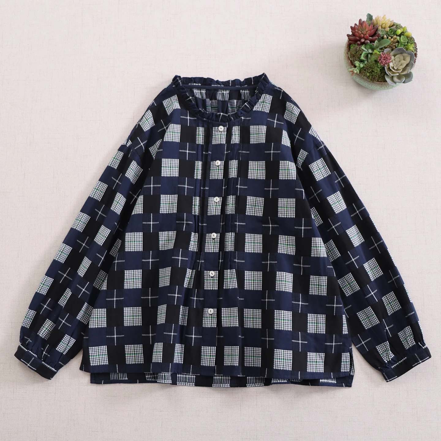 Японские винтажные клетчатые лоскутные хлопковые рубашки Mori Girl, женские весенне-осенние повседневные свободные блузки с воротником-стойкой и длинными рукавами, топы
Японские винтажные клетчатые лоскутные хлопковые рубашки Mori Girl, женские весенне-осенние повседневные свободные блузки с воротником-стойкой и длинными рукавами, топы