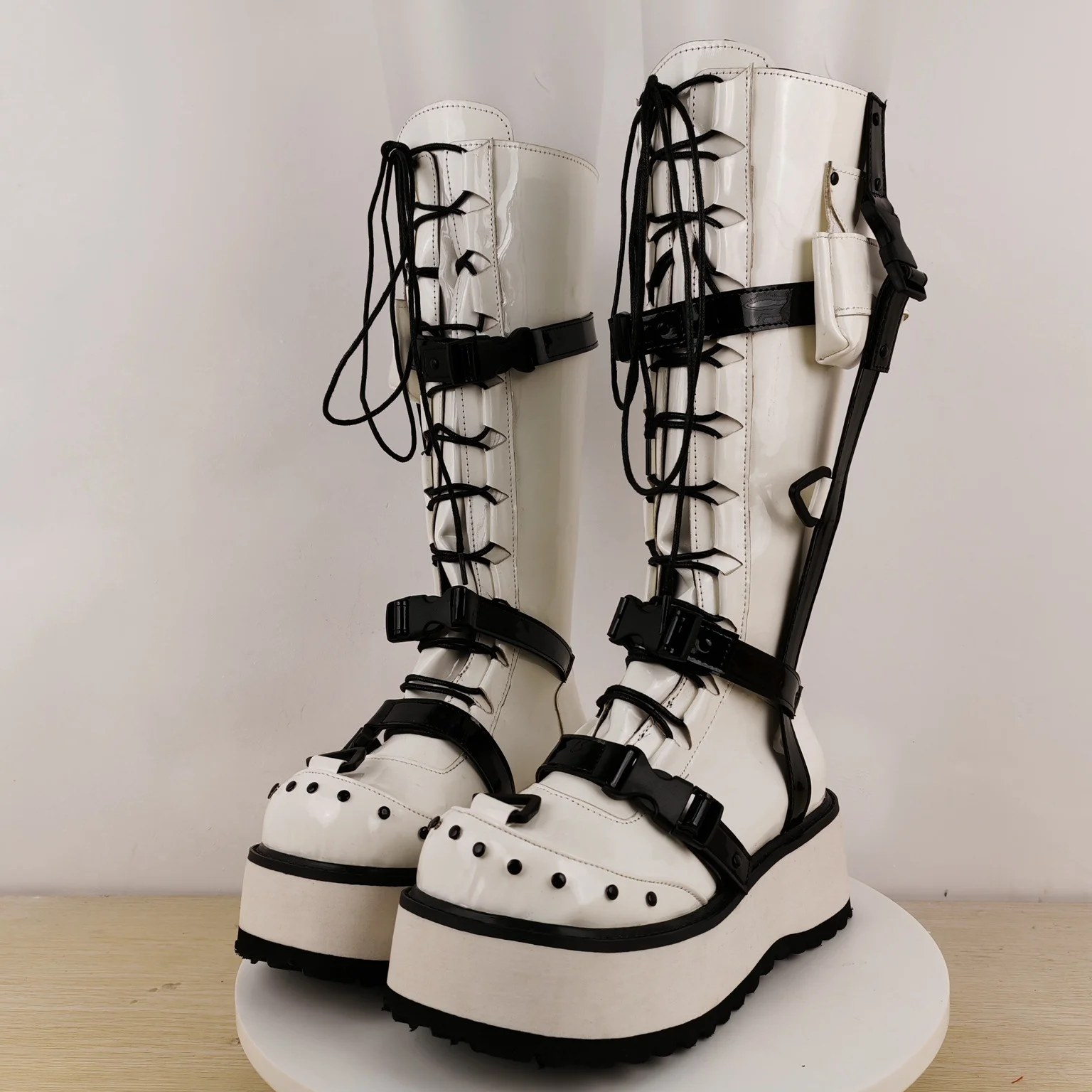 Patent‑leather White Knee‑high Platform Boots Mujer Punk Buckled Straps Laces Rivet Thick Platform Sole Height Women's Shoes
Patent‑leather White Knee‑high Platform Boots Mujer Punk Buckled Straps Laces Rivet Thick Platform Sole Height Women's Shoes