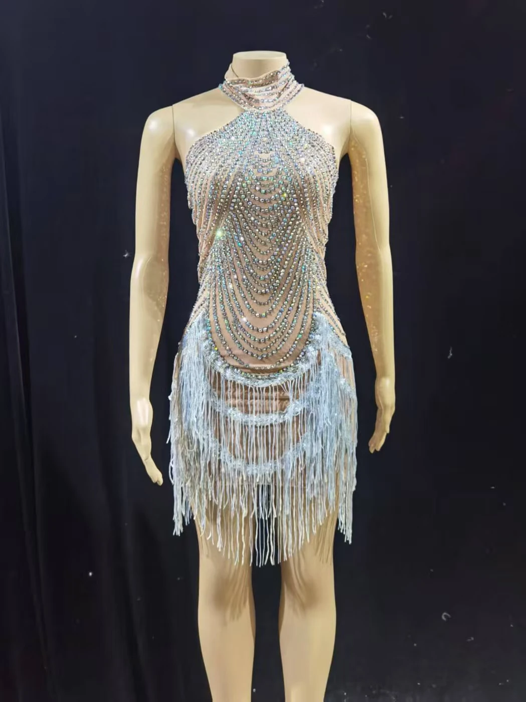 Мадам, сетчатая плотная и сексуальная глубокая V-образная роскошная короткая юбка со стразами, облегающая бедра, вечерние костюмы BanguetHost Performance Y028
Мадам, сетчатая плотная и сексуальная глубокая V-образная роскошная короткая юбка со стразами, облегающая бедра, вечерние костюмы BanguetHost Performance Y028