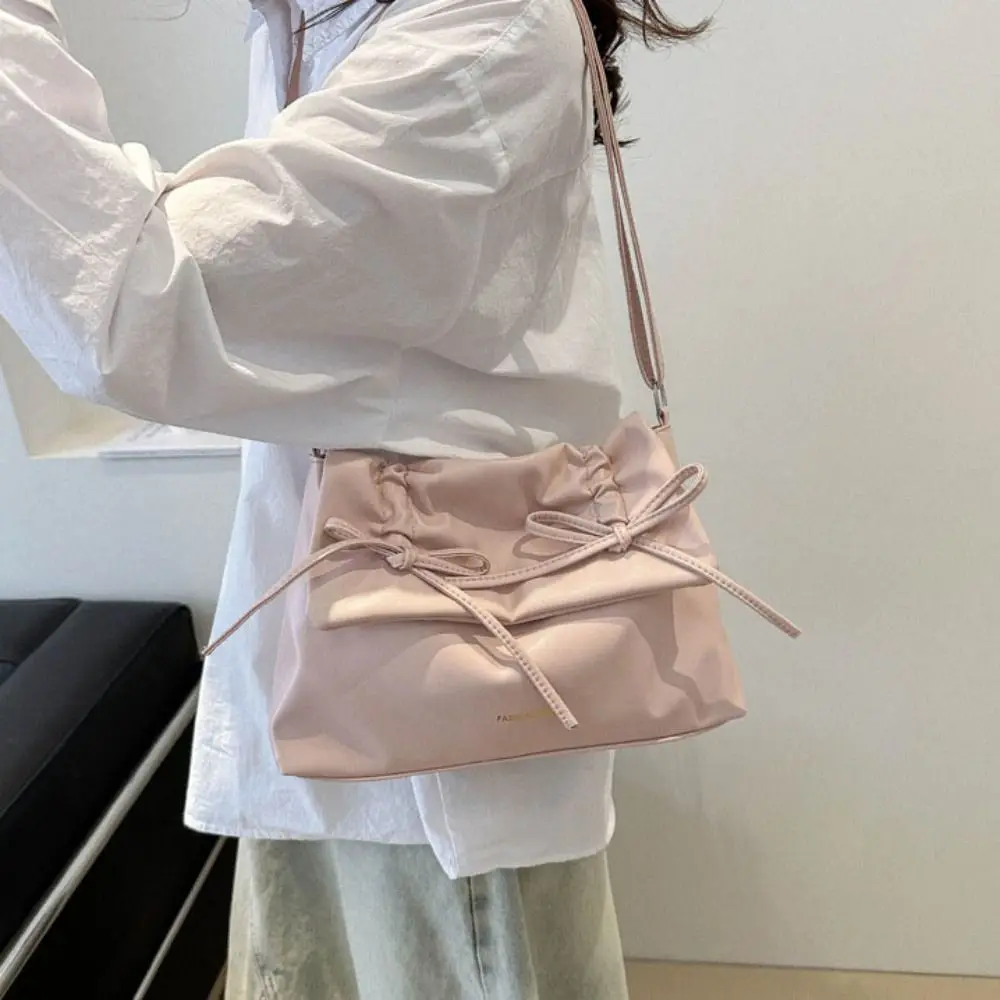 Fashion Sweet PU Leather Shoulder Bag Pleated Large Capacity Y2K Bow Underarm bag French Style Handbag Solid Tote Bag Vacation
Fashion Sweet PU Leather Shoulder Bag Pleated Large Capacity Y2K Bow Underarm bag French Style Handbag Solid Tote Bag Vacation
