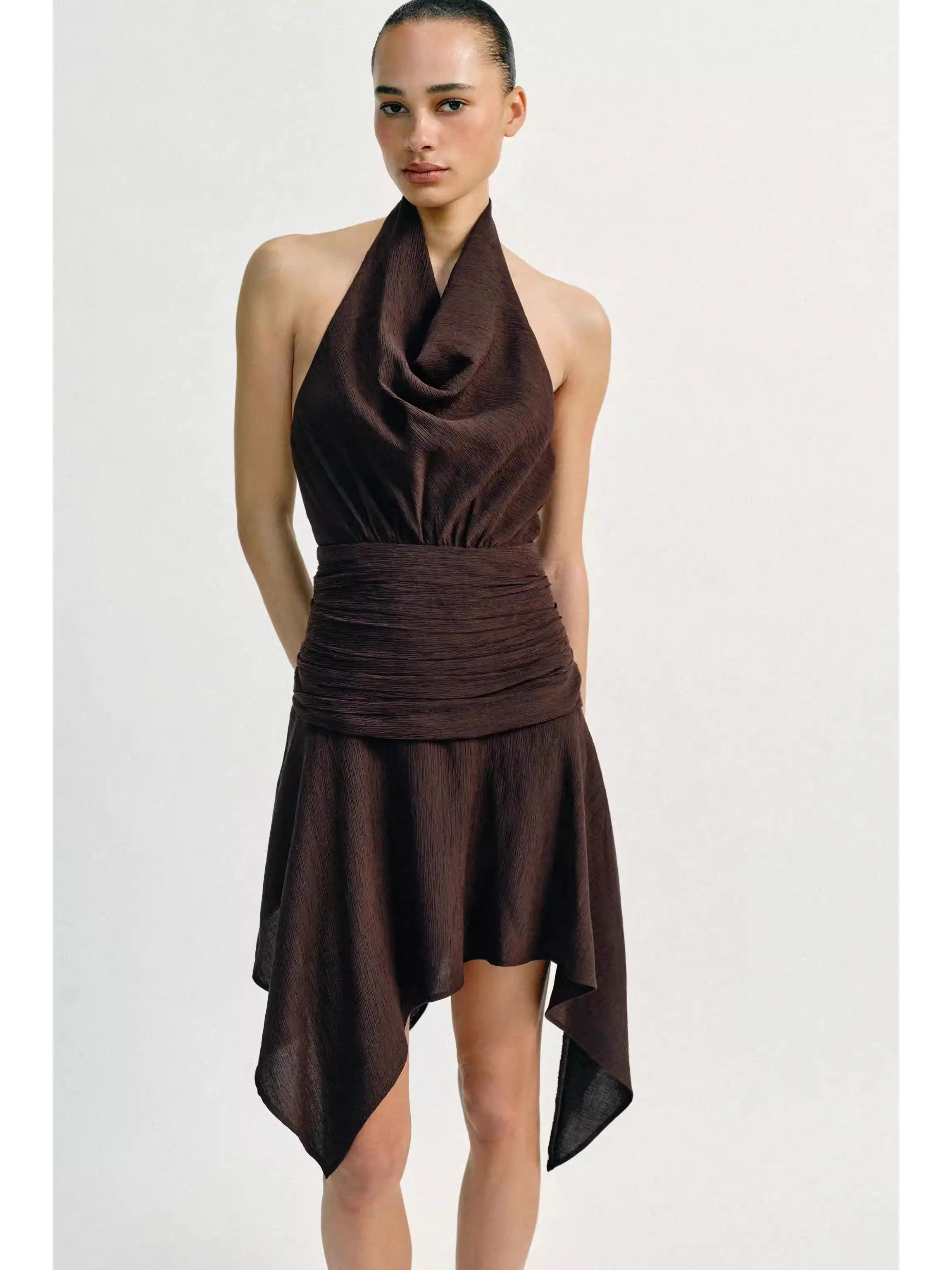 Summer New Women's Dress Asymmetrical Hemline Hanging Collar Gown Ethnic Stage Costume for Women in Their 20s And 30s
Summer New Women's Dress Asymmetrical Hemline Hanging Collar Gown Ethnic Stage Costume for Women in Their 20s And 30s