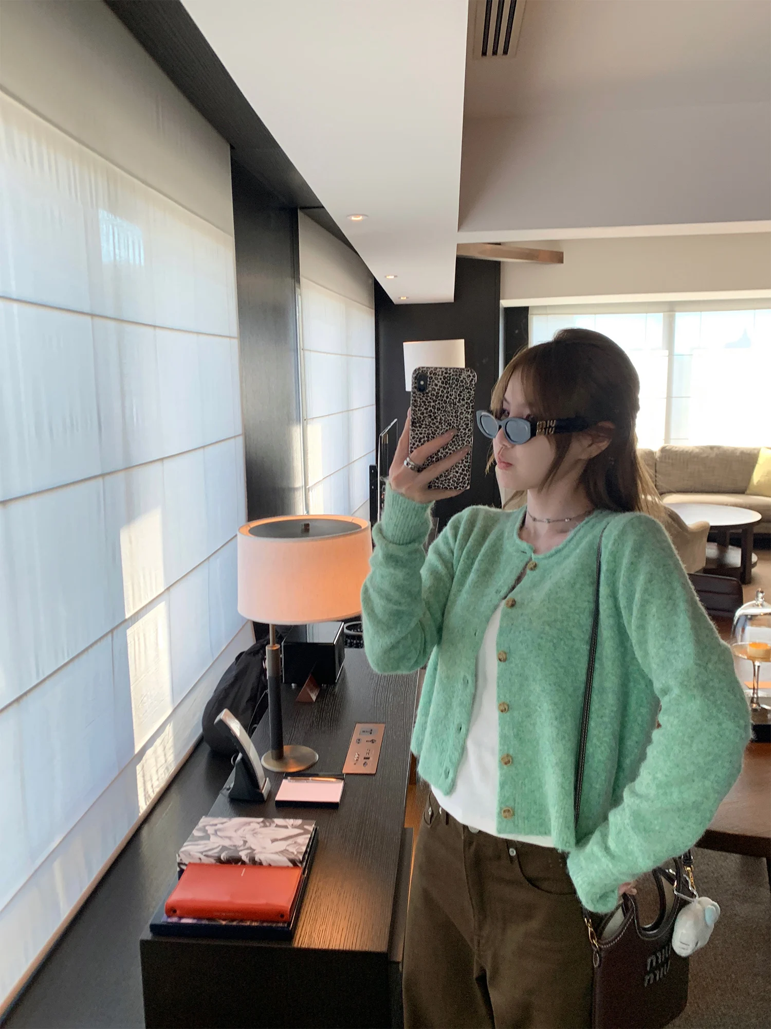 Вязаный кардиган Mint Bubble для женщин, корейский стиль, на раннюю весну, тонкий, приталенный, с длинными рукавами, однотонный
Вязаный кардиган Mint Bubble для женщин, корейский стиль, на раннюю весну, тонкий, приталенный, с длинными рукавами, однотонный