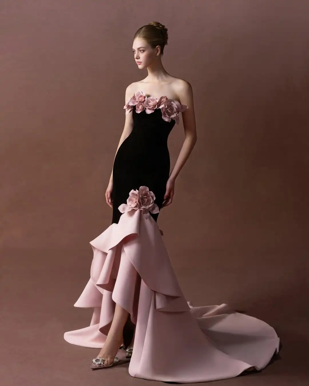 Ofherown New Strapless 3D Floral Evening Dresses Luxury Velvet Bodice with Tiered Ruffles Hem Prom Gowns for Special Occasions
Ofherown New Strapless 3D Floral Evening Dresses Luxury Velvet Bodice with Tiered Ruffles Hem Prom Gowns for Special Occasions