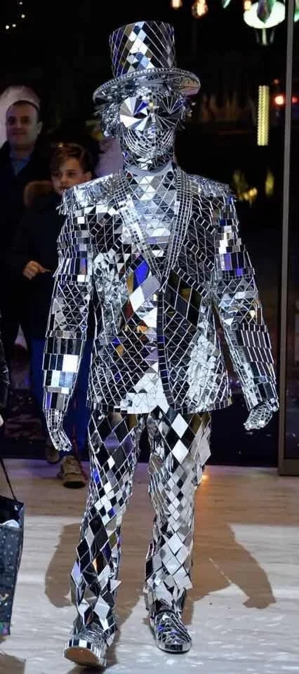 Sparkly silver mirror men suit costume men women party music festival parade glass clothing performance stage show
Sparkly silver mirror men suit costume men women party music festival parade glass clothing performance stage show