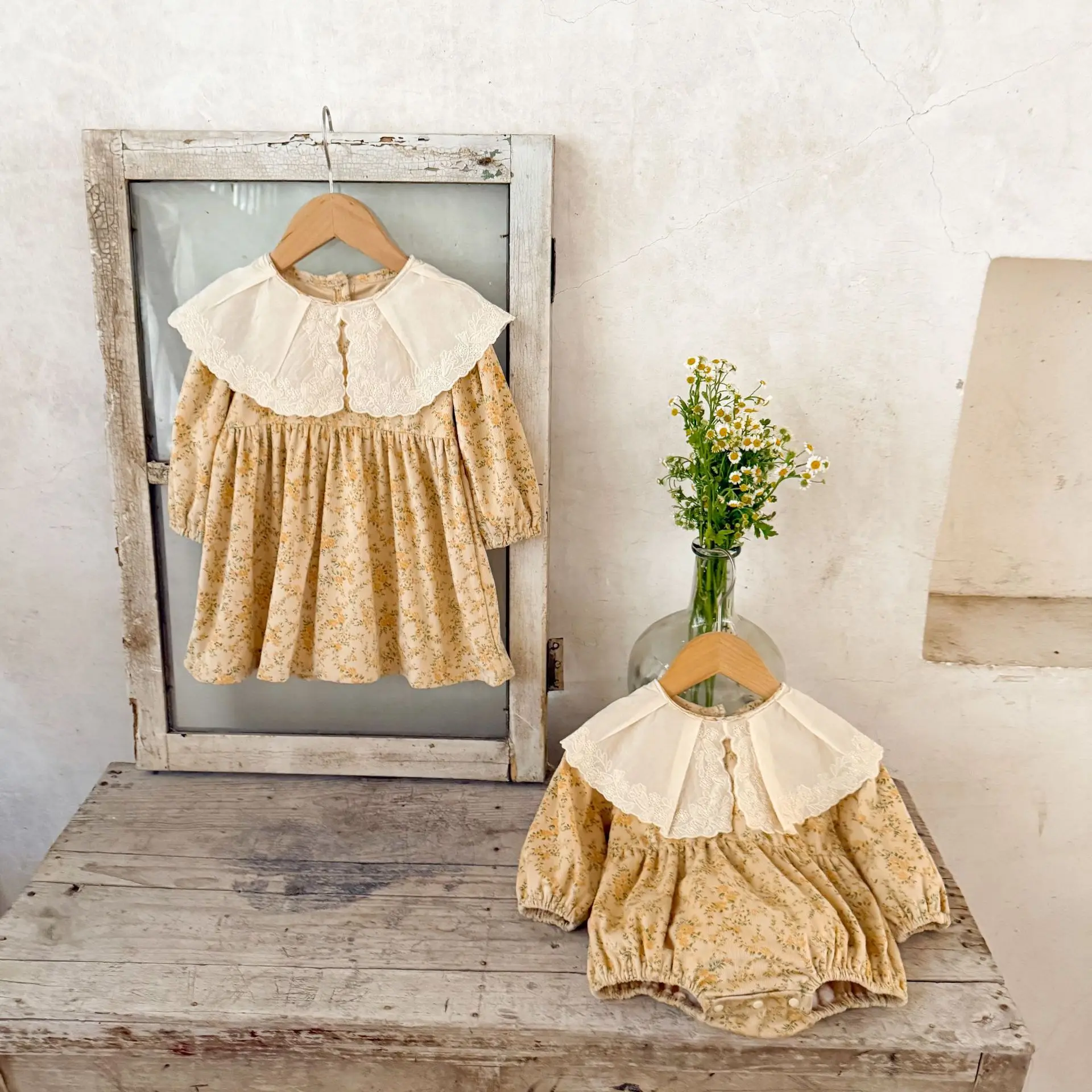 Floral Corduroy Rompers Spring and Autumn Fashion Korean Collar Cute All-match Comfortable and Casual Rompers
Floral Corduroy Rompers Spring and Autumn Fashion Korean Collar Cute All-match Comfortable and Casual Rompers