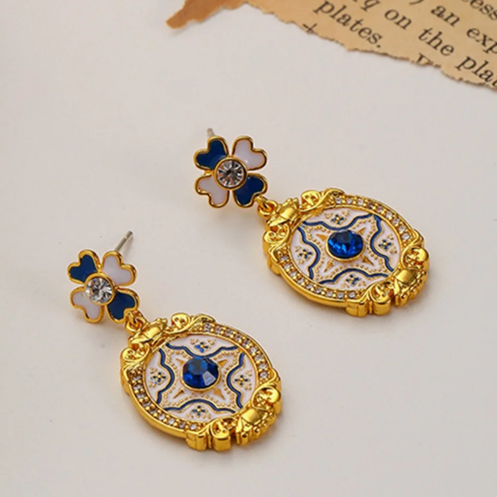 New Chinese-Style Clover Earrings for Women - Zircon Enamel Retro Niche High-End Versatile Earrings
New Chinese-Style Clover Earrings for Women - Zircon Enamel Retro Niche High-End Versatile Earrings