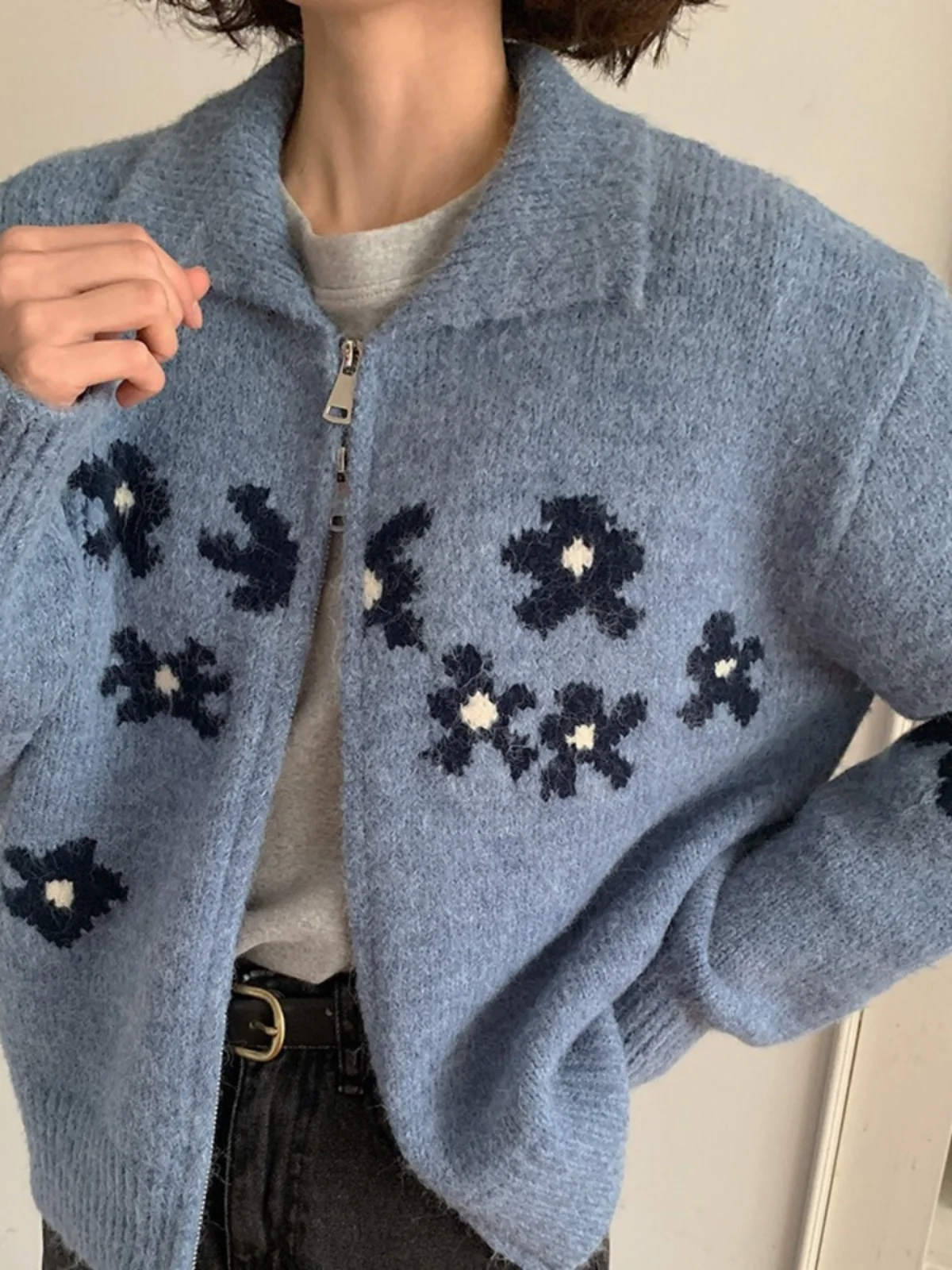 Sweet Floral Embroidery Knit Sweater Jaet Women's Winter Loose Zipper Vintage Knitted Open Cardigan Comfortable Casual Sle
Sweet Floral Embroidery Knit Sweater Jaet Women's Winter Loose Zipper Vintage Knitted Open Cardigan Comfortable Casual Sle