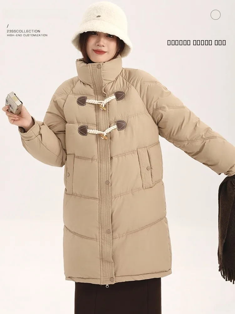 Женское утепленное хлопковое пальто средней длины с воротником-стойкой и пуговицами в форме бычьих рогов, модное, в корейском стиле
Женское утепленное хлопковое пальто средней длины с воротником-стойкой и пуговицами в форме бычьих рогов, модное, в корейском стиле