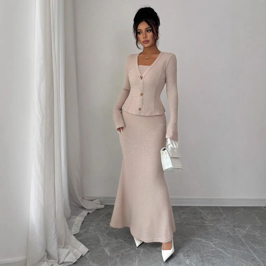 Autumn And Winter Outfits With Coats, Sweaters, Knitted Long Skirts, High-end Two-piece Skirts For Women, 2026 New Styles
Autumn And Winter Outfits With Coats, Sweaters, Knitted Long Skirts, High-end Two-piece Skirts For Women, 2026 New Styles