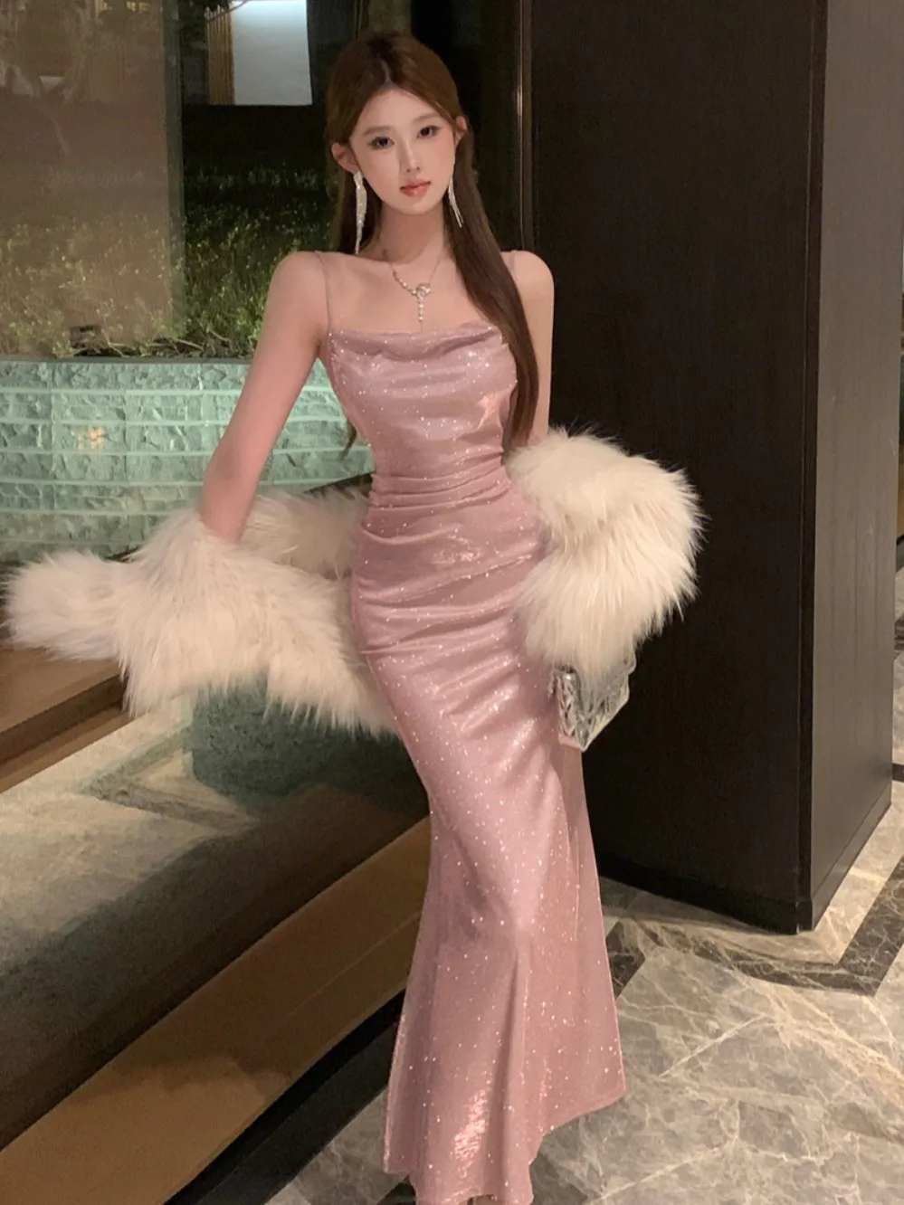 Ele iny вечернее платье на бретельках женская роскошная юбка с высокой талией и хвостом сексуальное облегающее платье средней длины для вечеринок
Ele iny вечернее платье на бретельках женская роскошная юбка с высокой талией и хвостом сексуальное облегающее платье средней длины для вечеринок