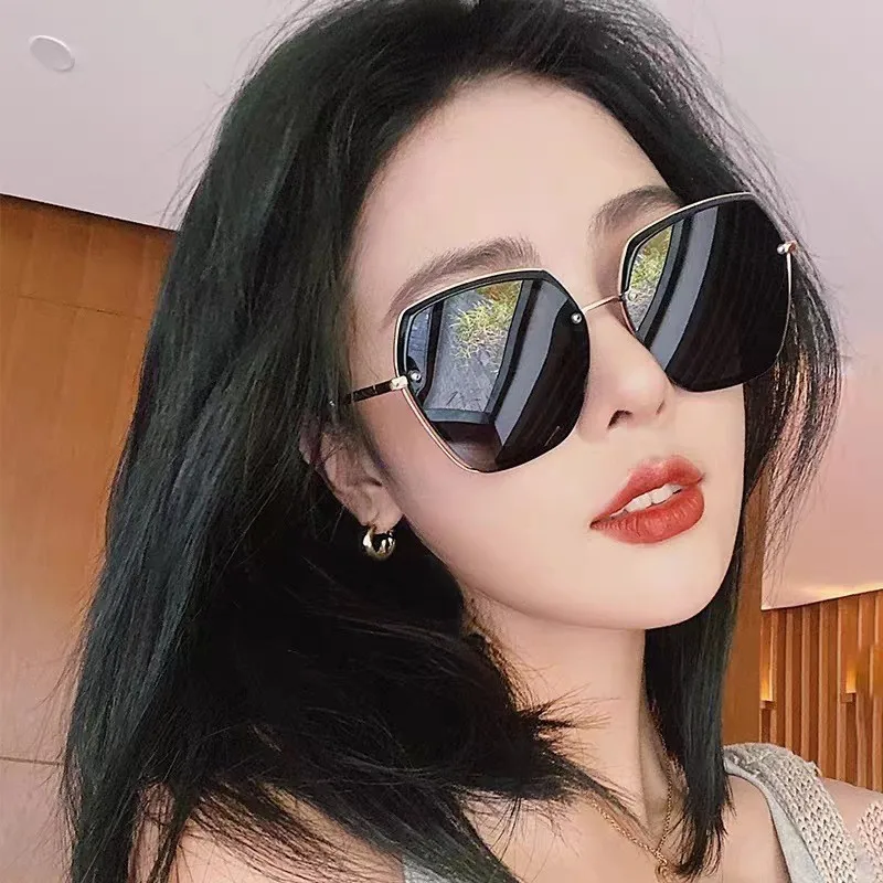 Luxury Square Sunglasses Men Women Brand Designer Retro Alloy Frame Big Sun Glasses Vintage Gradient Male Female Oculos Feminino
Luxury Square Sunglasses Men Women Brand Designer Retro Alloy Frame Big Sun Glasses Vintage Gradient Male Female Oculos Feminino