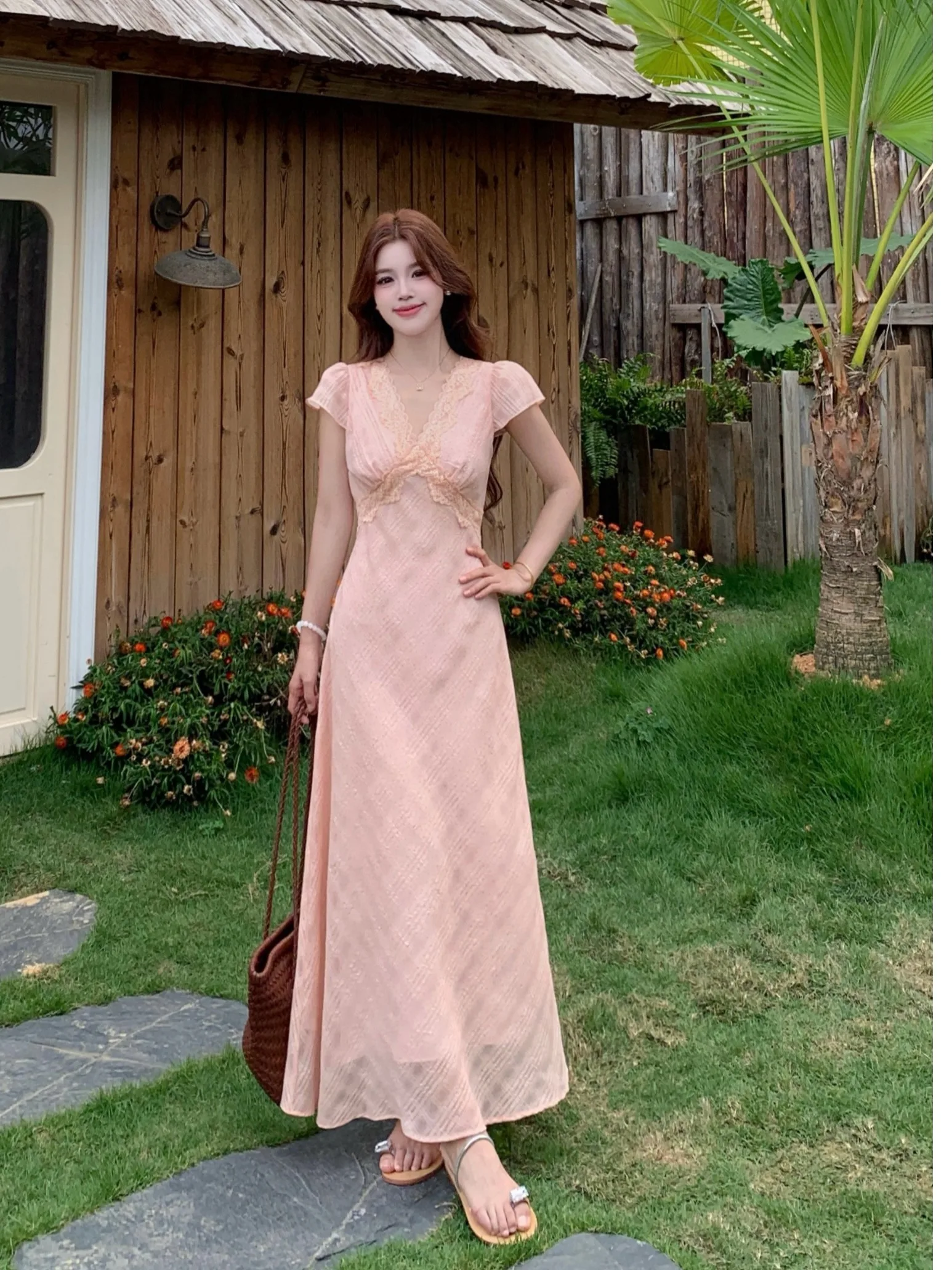 plus Size Women's Summer New Style Floral Embroidery Belted A-Line Dress Tie Waist Elegant Midi Skirt Korean Style Commute
plus Size Women's Summer New Style Floral Embroidery Belted A-Line Dress Tie Waist Elegant Midi Skirt Korean Style Commute