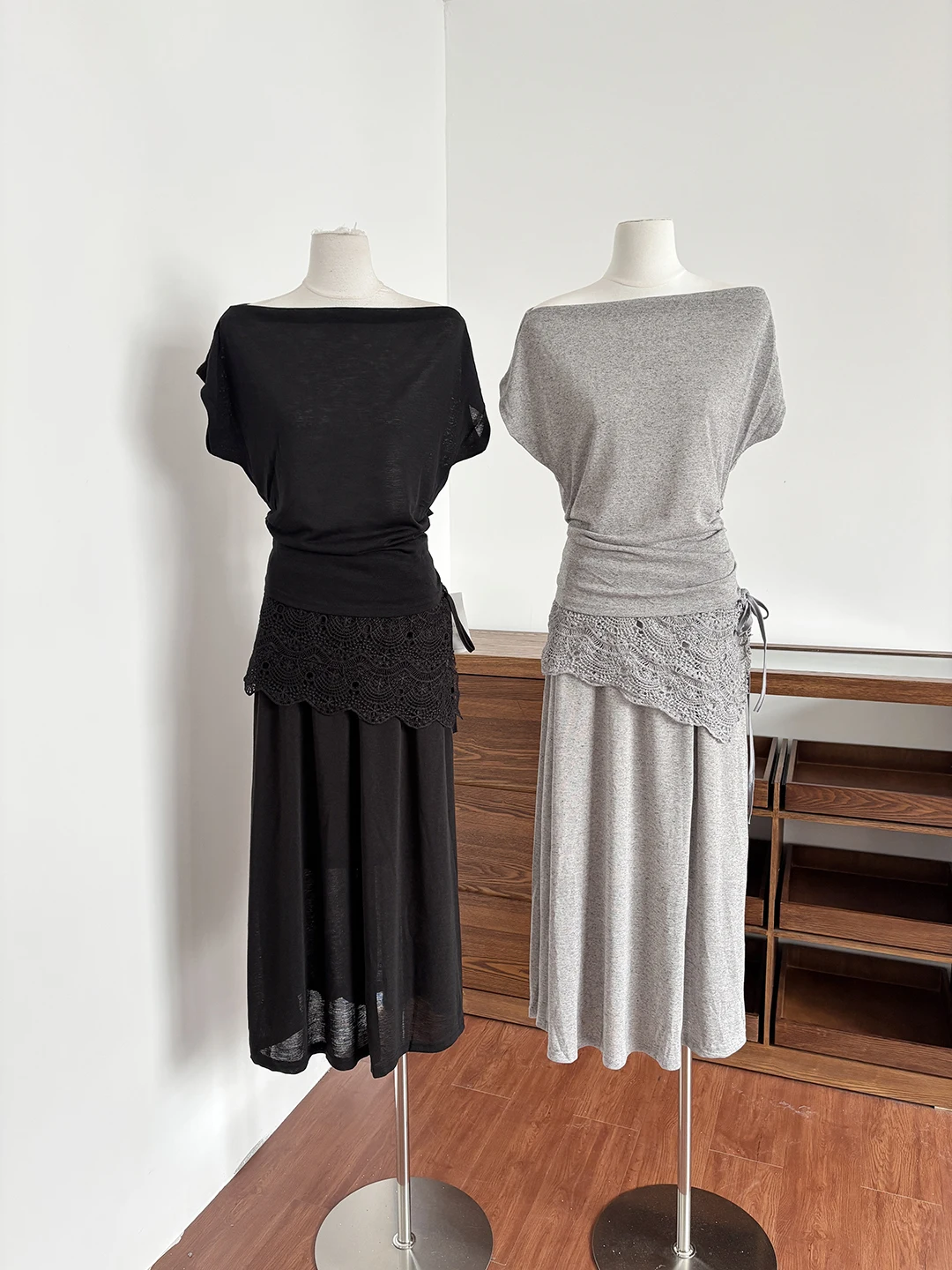 2026 Summer New Korean Style Slim Fit One Shoulder Batwing Sleeve T-Shirt And Midi Skirt Set Women's Fashion Ensemble
2026 Summer New Korean Style Slim Fit One Shoulder Batwing Sleeve T-Shirt And Midi Skirt Set Women's Fashion Ensemble