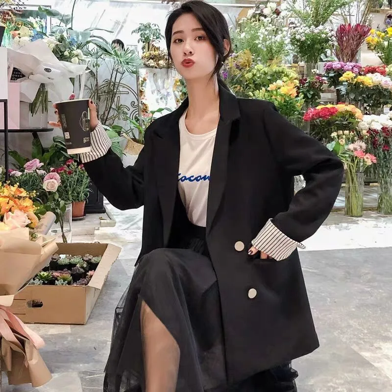 Весна 2025: Женский модный повседневный свободный жакет в уличном стиле, с длинными рукавами, из полиэстера, деловой пиджак для женщин
Весна 2025: Женский модный повседневный свободный жакет в уличном стиле, с длинными рукавами, из полиэстера, деловой пиджак для женщин