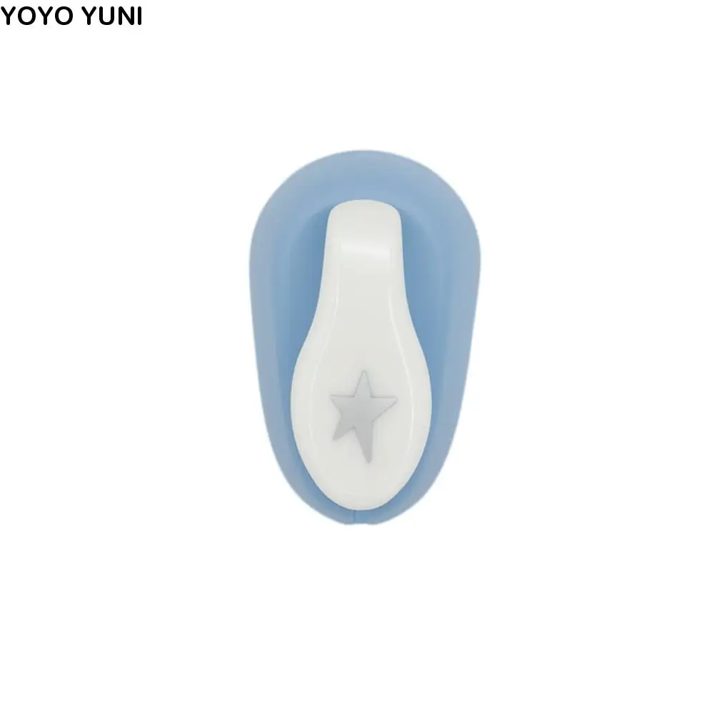 Трудосберегающая машина для тиснения бумаги, ручная работа, в форме звезды, дырокол, легкая резка, инструменты для резки крафт-бумаги
Трудосберегающая машина для тиснения бумаги, ручная работа, в форме звезды, дырокол, легкая резка, инструменты для резки крафт-бумаги