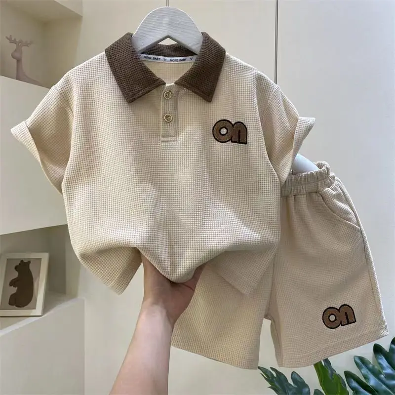 2023 Boys New Fashionable Set Summer Boys' Polo Shirt Short Sleeve Shorts Set Handsome Casual Sportswear Two Piece Set Kids
2023 Boys New Fashionable Set Summer Boys' Polo Shirt Short Sleeve Shorts Set Handsome Casual Sportswear Two Piece Set Kids