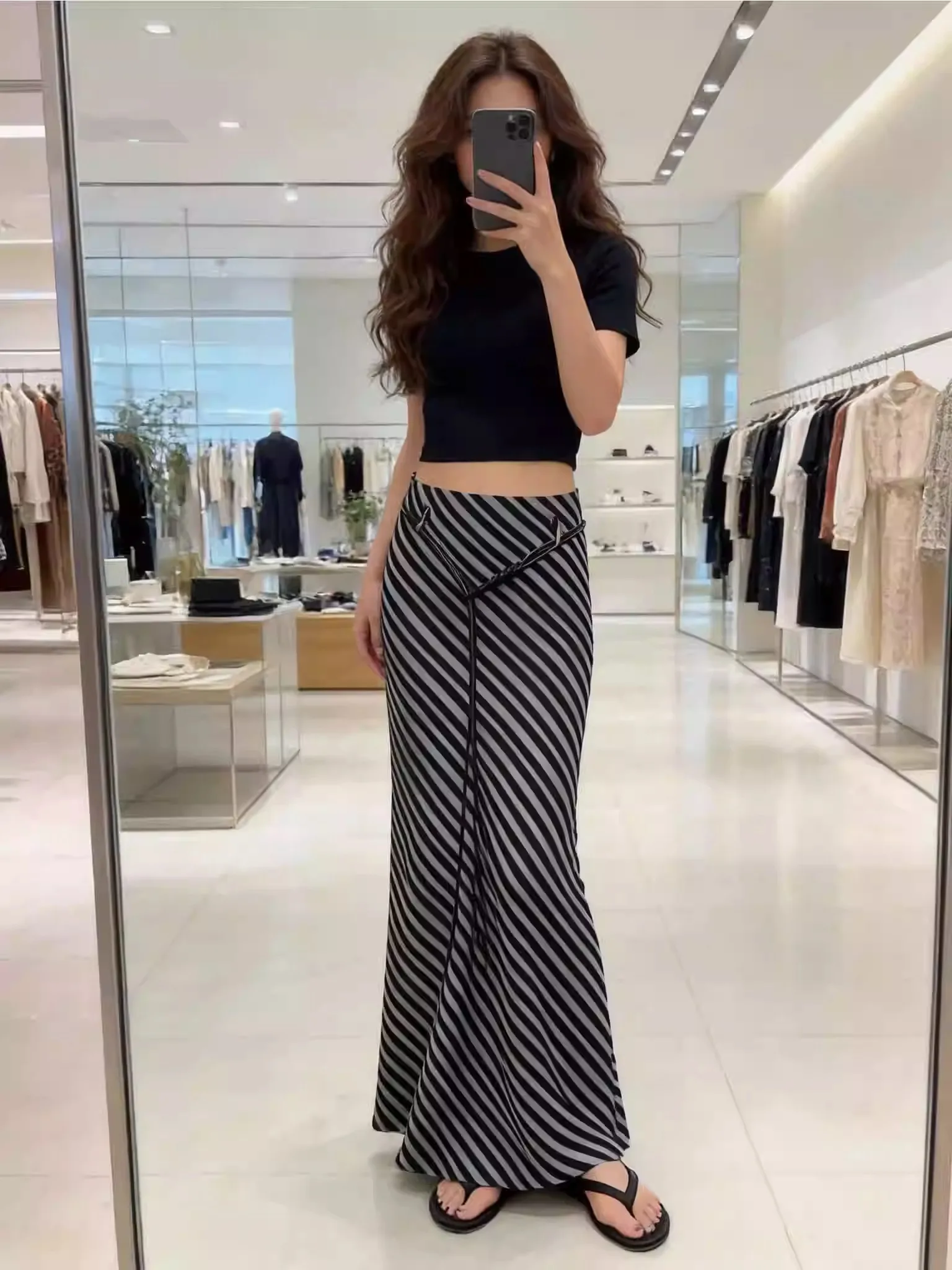 Slim Fit High Waist A-Line Skirt Women's Summer Thin Material Long Skirt Tapered Stripe Design Casual Street Style
Slim Fit High Waist A-Line Skirt Women's Summer Thin Material Long Skirt Tapered Stripe Design Casual Street Style