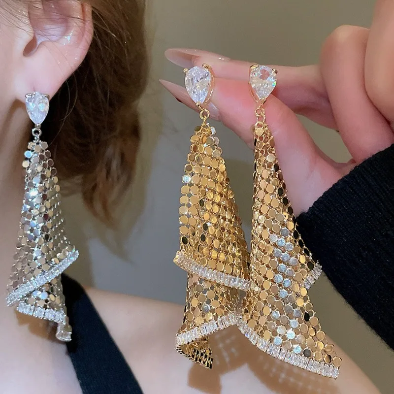 Minar Stylish Bling Sequined Tassel CZ Cubic Zirconia Long Drop Earrings for Women 18K Real Gold Silver Plated Copper Jewelry
Minar Stylish Bling Sequined Tassel CZ Cubic Zirconia Long Drop Earrings for Women 18K Real Gold Silver Plated Copper Jewelry