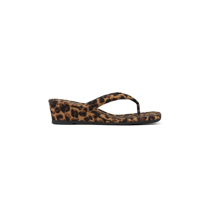 Casual women's slippers fashionable women's shoes comfortable women flip-flops 119
Casual women's slippers fashionable women's shoes comfortable women flip-flops 119