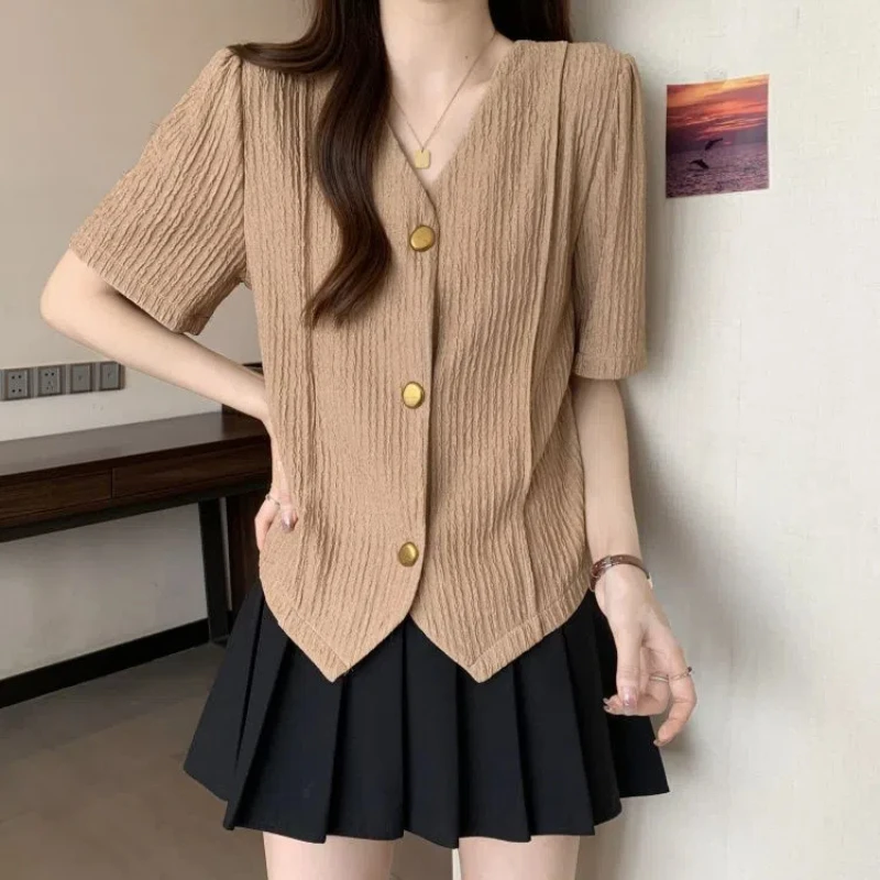 Fashion V-Neck Solid Color Button Korean Tee Shirt 2025 Summer New Short Sleeve Commute Tops All-match Casual T-Shirt
Fashion V-Neck Solid Color Button Korean Tee Shirt 2025 Summer New Short Sleeve Commute Tops All-match Casual T-Shirt