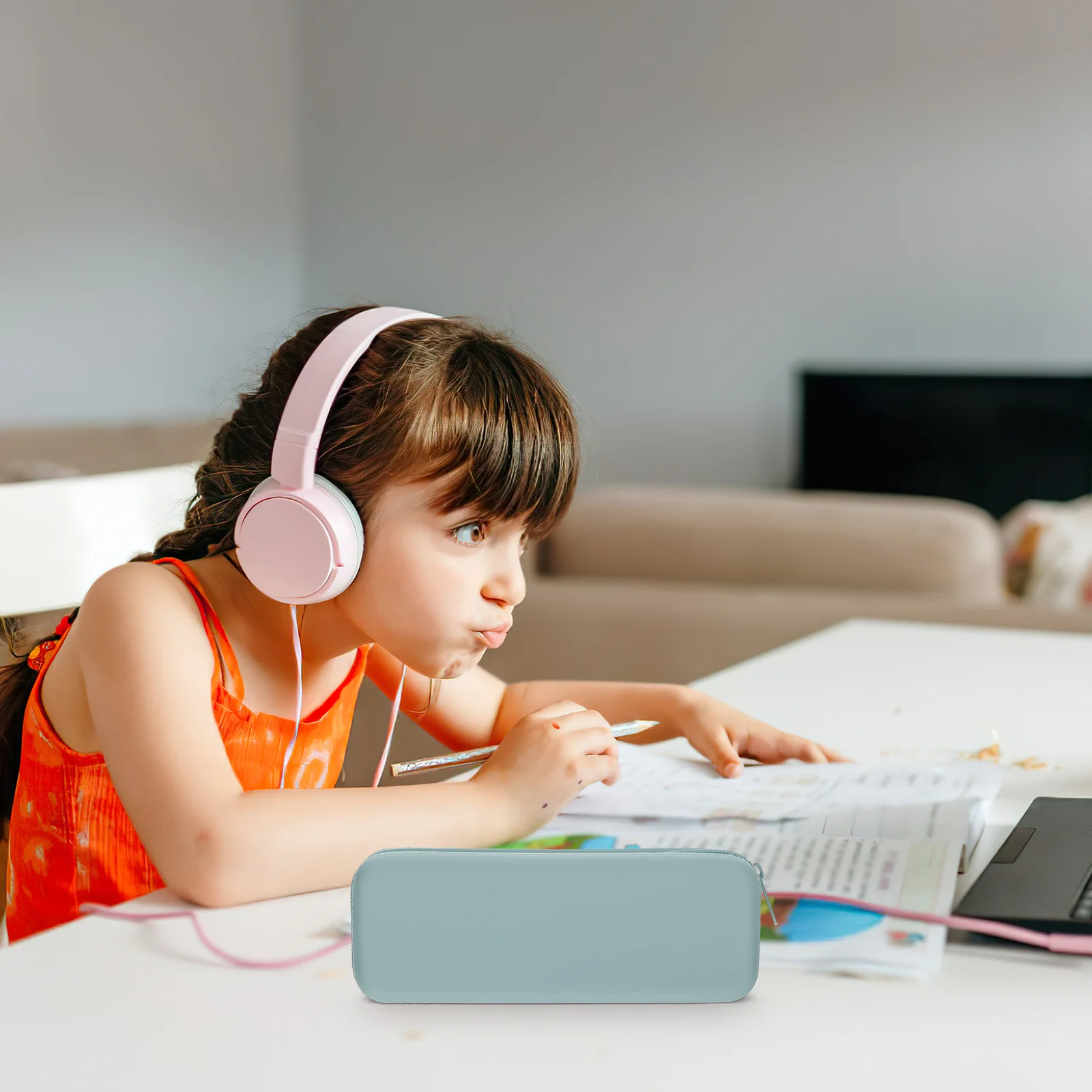 Silicone Pencil Bag Capacitor Cute Small Zipper Pencil Pouch Portable Pen Holder Storage Case for School and Travel
Silicone Pencil Bag Capacitor Cute Small Zipper Pencil Pouch Portable Pen Holder Storage Case for School and Travel