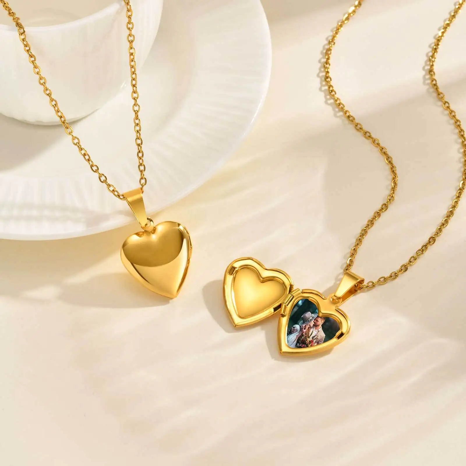 Personalized Heart Photo Pendant Necklace, Customized Image Picture Locked Necklace Jewelry for Women
Personalized Heart Photo Pendant Necklace, Customized Image Picture Locked Necklace Jewelry for Women