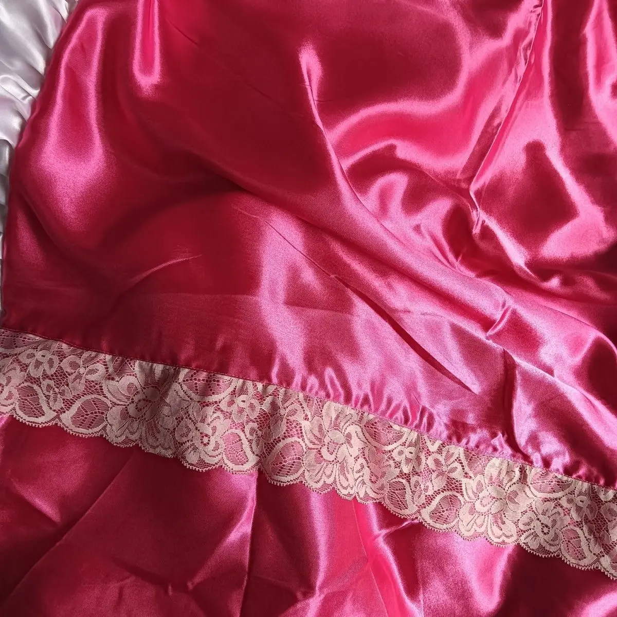 Glossy summer satin silk cover with zippe Ice cool bedspread home bedding
Glossy summer satin silk cover with zippe Ice cool bedspread home bedding