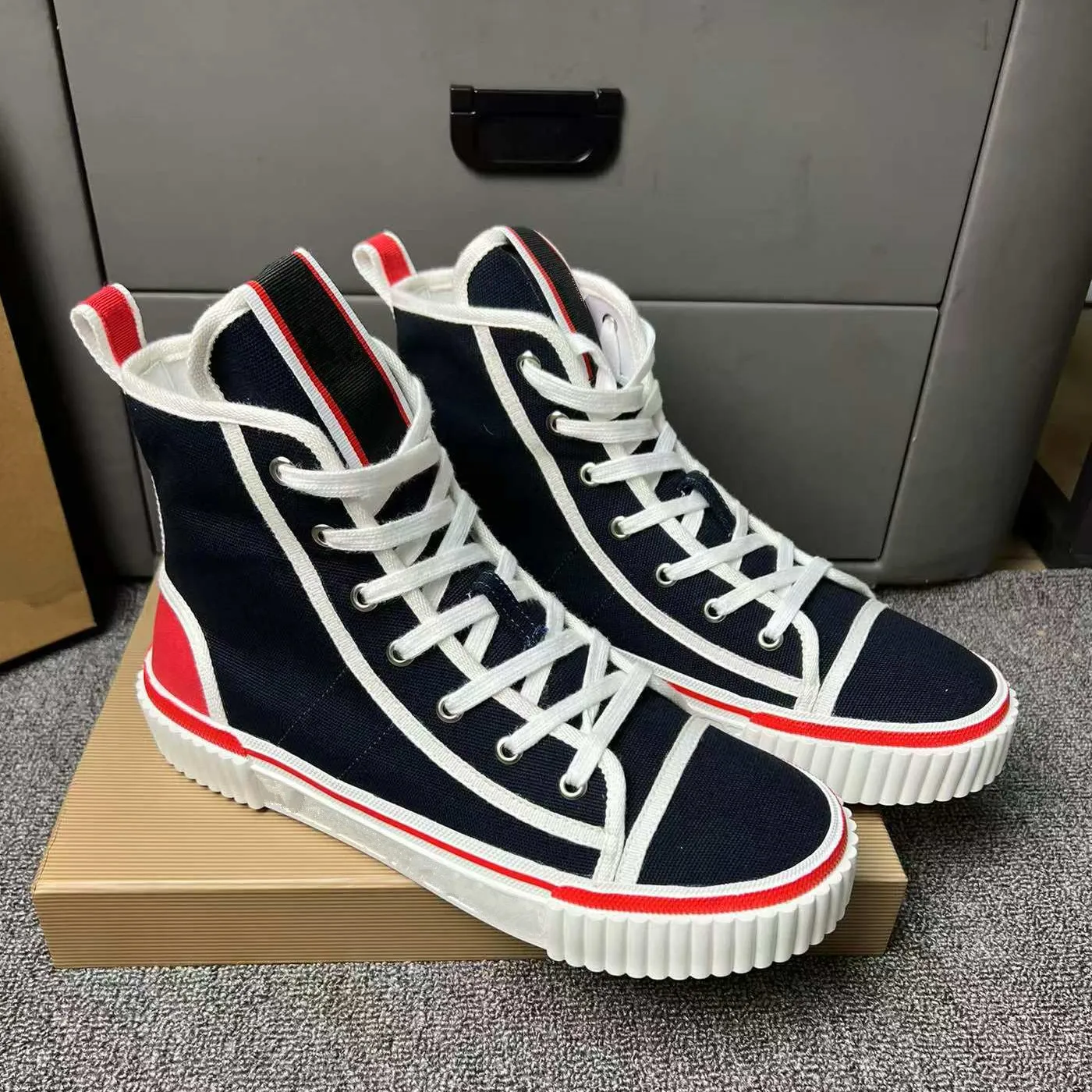 Designer Brand Women's Shoes Leather Lace Up Casual Canvas Men's Shoes Breathable Autumn New Collection 2024 Trendy Sports shoes
Designer Brand Women's Shoes Leather Lace Up Casual Canvas Men's Shoes Breathable Autumn New Collection 2024 Trendy Sports shoes