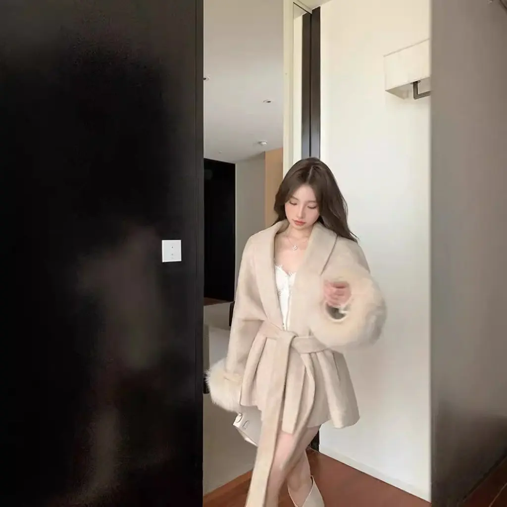 Grey Waist Tape Wool Coat for Women Long Sleeve Loose Fit Mid-Length Autumn Winter Top
Grey Waist Tape Wool Coat for Women Long Sleeve Loose Fit Mid-Length Autumn Winter Top