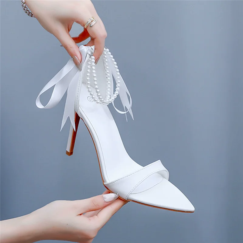 Summer New Pointed White Patent Leather Lace Flower Pearl Ribbon Wedding Shoes Banquet Large Size Stiletto Heel Women's Sandals
Summer New Pointed White Patent Leather Lace Flower Pearl Ribbon Wedding Shoes Banquet Large Size Stiletto Heel Women's Sandals
