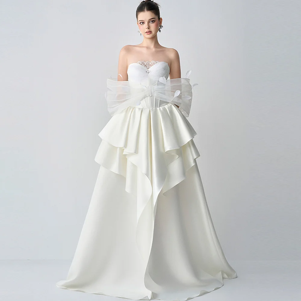 Formal Sweetheart A-Line Evening Dress Sleeveless Satin Lace Prom Dress Customized Exquisite Feathers Crystal Celebrity Gowns
Formal Sweetheart A-Line Evening Dress Sleeveless Satin Lace Prom Dress Customized Exquisite Feathers Crystal Celebrity Gowns