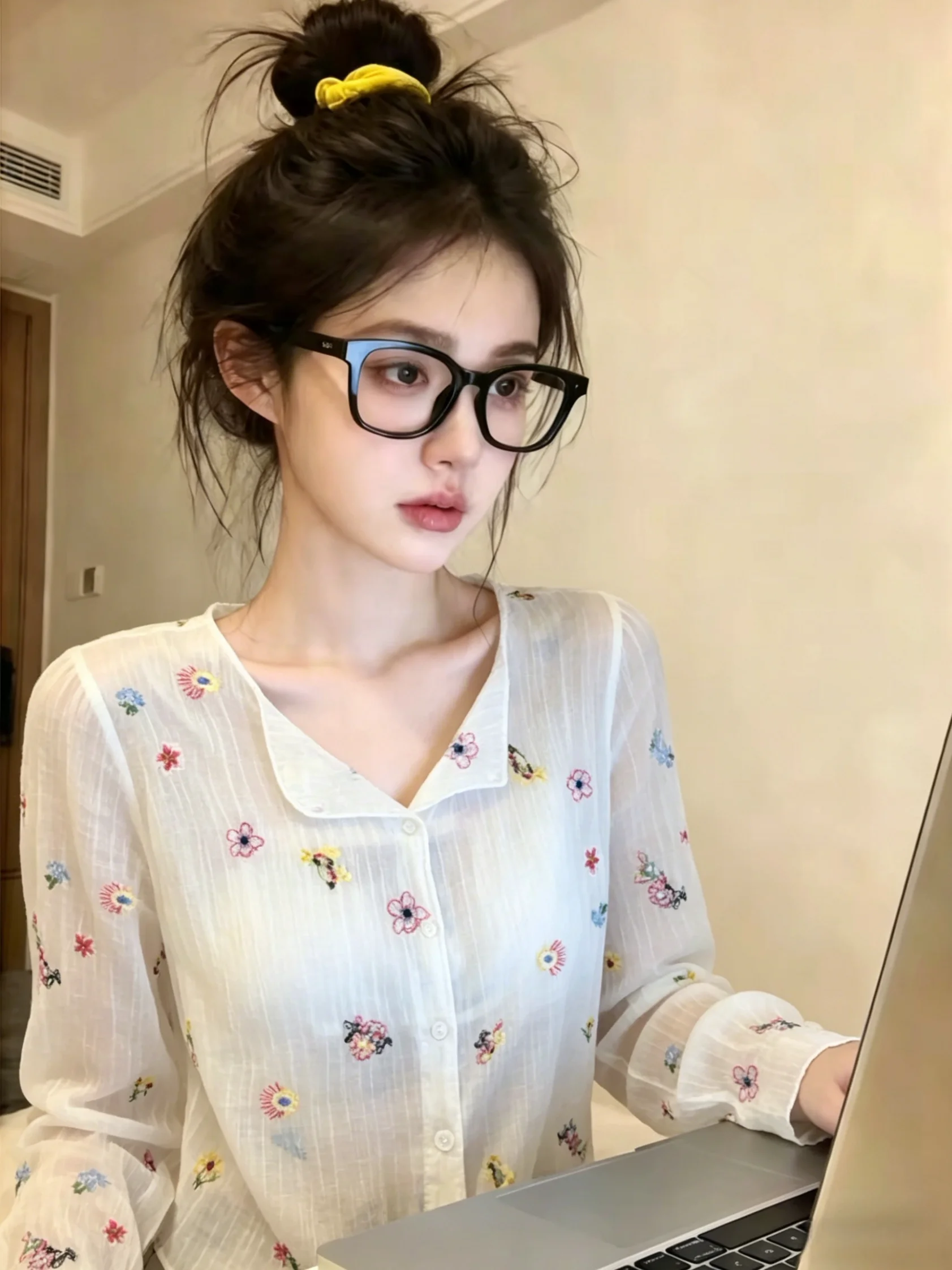 Sweet Style Embroidered Floral Long Sleeve Women's Shirt Thin Sun Protection Top Commute Korean Style Straight Cut Summer New
Sweet Style Embroidered Floral Long Sleeve Women's Shirt Thin Sun Protection Top Commute Korean Style Straight Cut Summer New