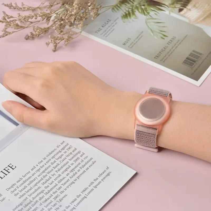 Children's Wristband Protector for Apple AirTag - Watch-Style Bracelet Cover Anti-Loss Locator Shield for Kids 
Children's Wristband Protector for Apple AirTag - Watch-Style Bracelet Cover Anti-Loss Locator Shield for Kids