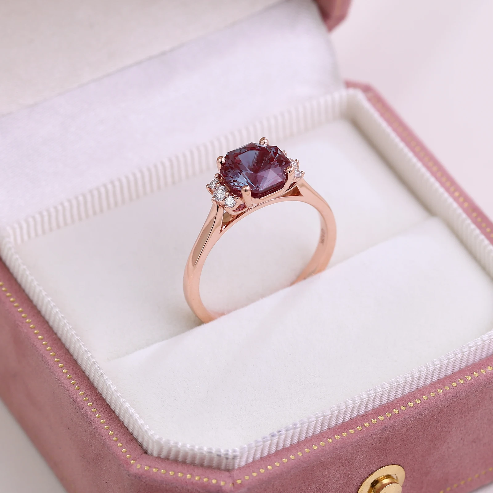 Provence 10K Rose Gold Solitaire Ring With 8*8mm Octagon Cut Lab Alexandrite & DEF Round Moissanite Diamonds For Women Party
Provence 10K Rose Gold Solitaire Ring With 8*8mm Octagon Cut Lab Alexandrite & DEF Round Moissanite Diamonds For Women Party