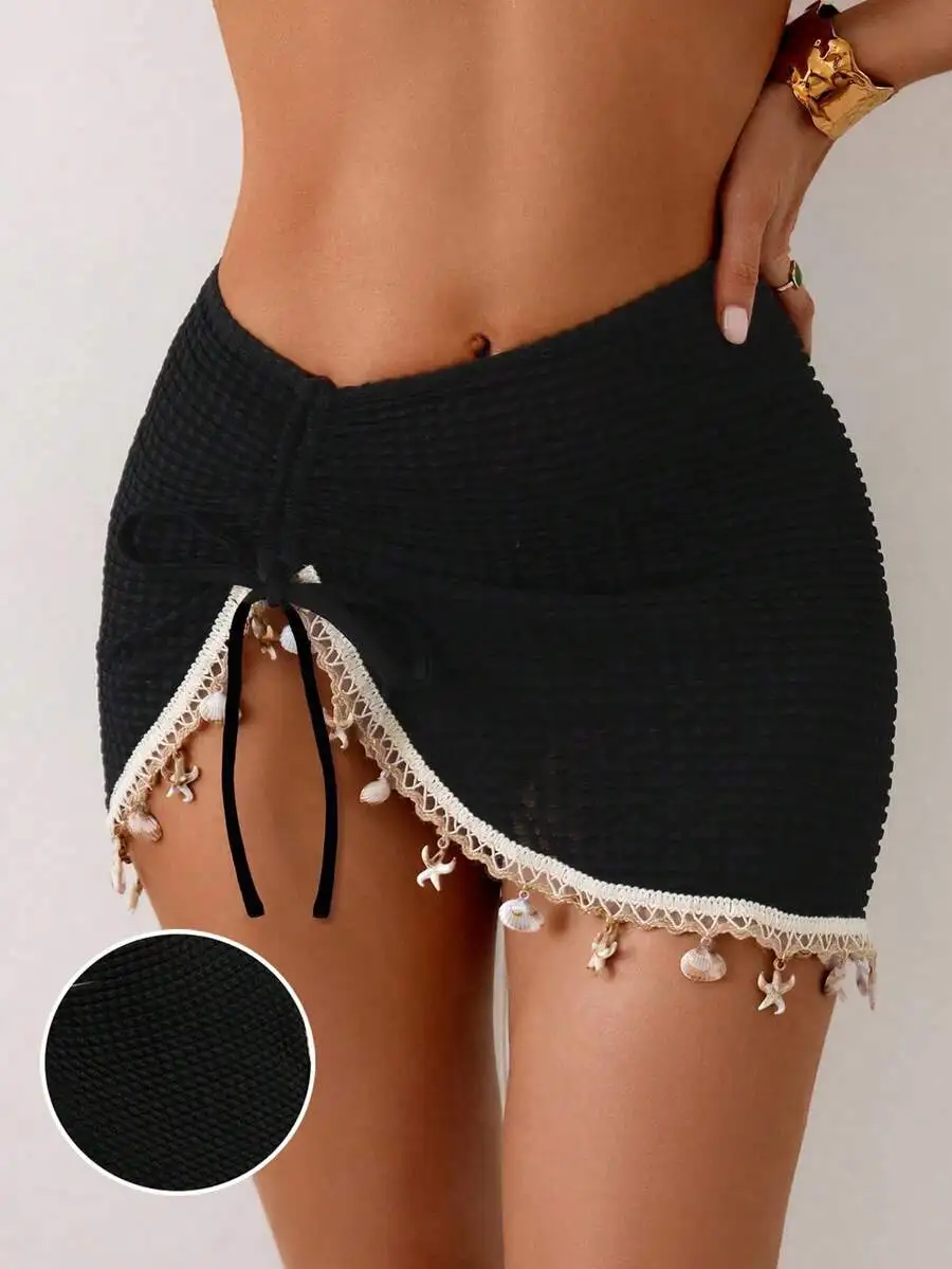 Черная юбка-обертка из вафельного трикотажа с кружевной отделкой, подвесками в виде ракушек и морских звезд, на завязках, мини-длина
Черная юбка-обертка из вафельного трикотажа с кружевной отделкой, подвесками в виде ракушек и морских звезд, на завязках, мини-длина