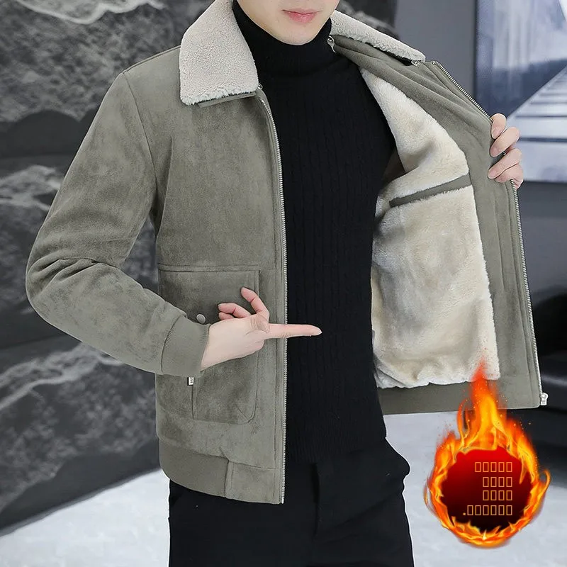 Зимняя мужская куртка 2025 года из искусственной замши с меховым воротником, молодежный стиль, приталенный крой, длинное пальто, теплое и стильное
Зимняя мужская куртка 2025 года из искусственной замши с меховым воротником, молодежный стиль, приталенный крой, длинное пальто, теплое и стильное