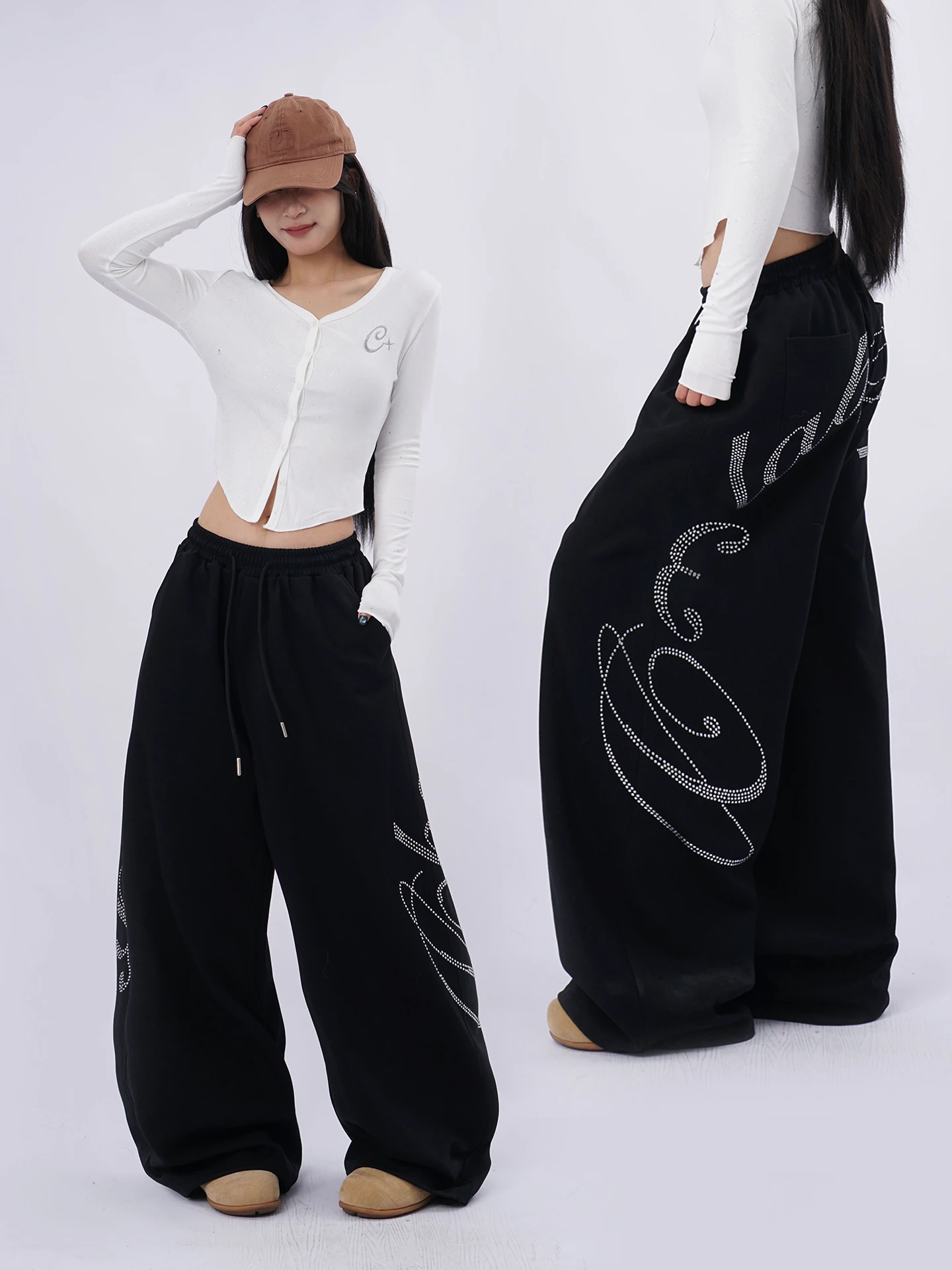 Модные женские спортивные брюки оверсайз с широкими штанинами, с принтом «Бриллиантовое сердце», для джазовых и уличных танцев
Модные женские спортивные брюки оверсайз с широкими штанинами, с принтом «Бриллиантовое сердце», для джазовых и уличных танцев