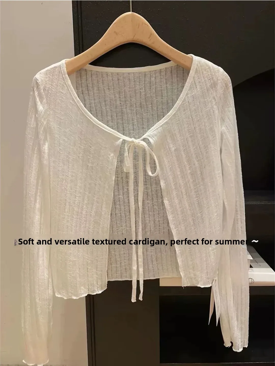 Women's Summer Sleeveless Knitted T-Shirt Thin Transparent Long Sleeve Cover up Cardigan White Gentle Style Loose Fit V Neck
Women's Summer Sleeveless Knitted T-Shirt Thin Transparent Long Sleeve Cover up Cardigan White Gentle Style Loose Fit V Neck
