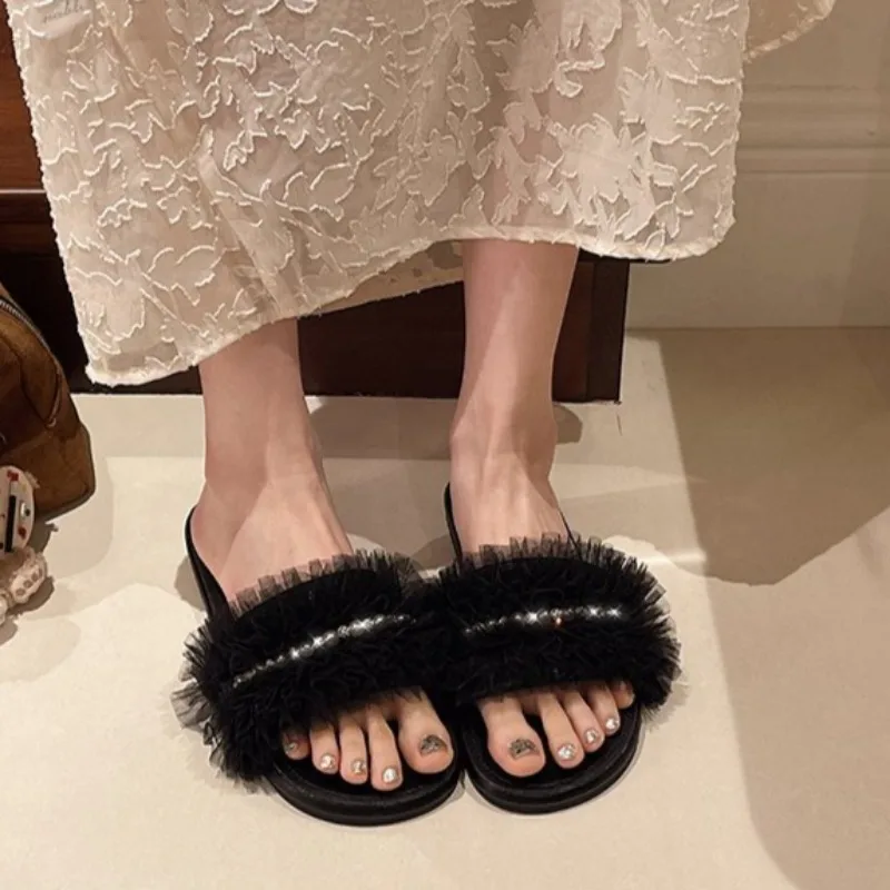 2026 Summer new women's comfortable, fashionable and versatile slippers
2026 Summer new women's comfortable, fashionable and versatile slippers